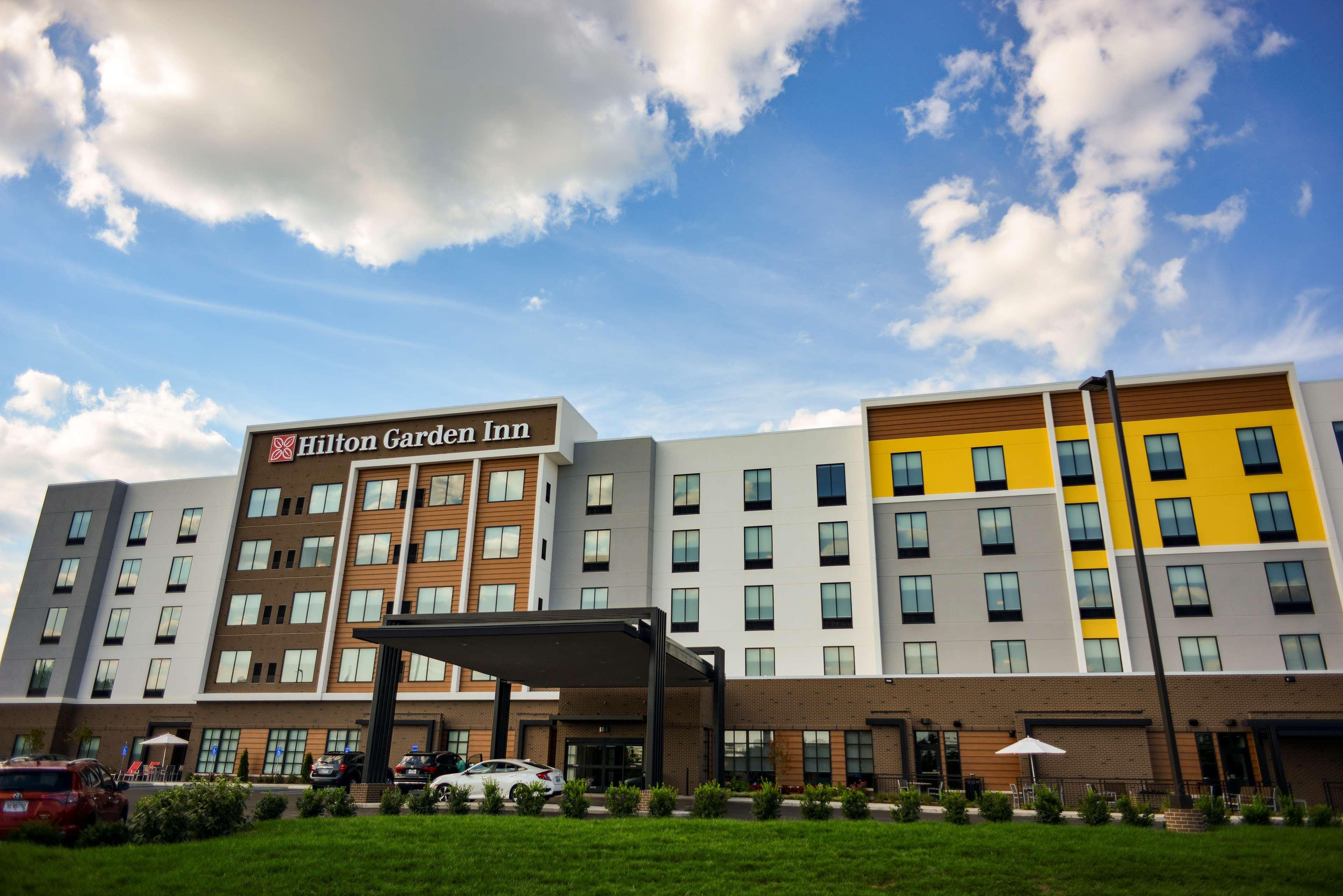 Hilton Garden Inn Louisville Mall Of St. Matthews Exterior foto